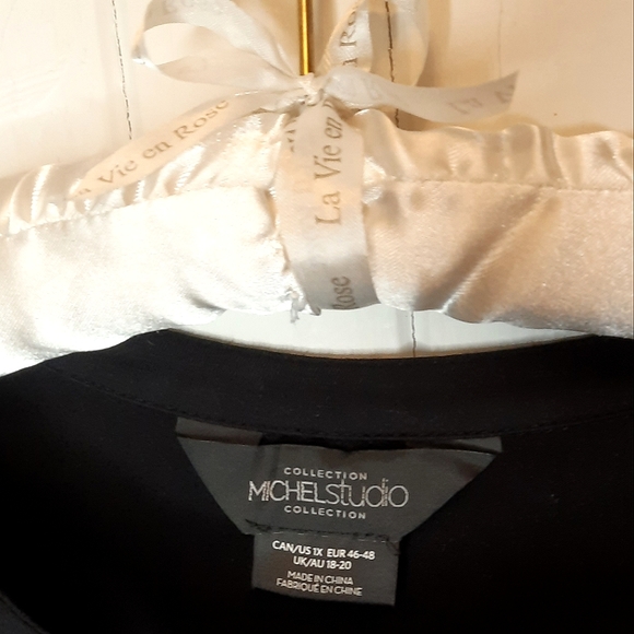 COPY - MICHEL STUDIO Long Bell Sleeve, Cut Out V-Neck Lace Top - Picture 2 of 7